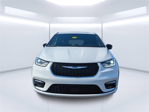 New 2025 Chrysler Pacifica Select w/ Uconnect Theater Family Group image 8