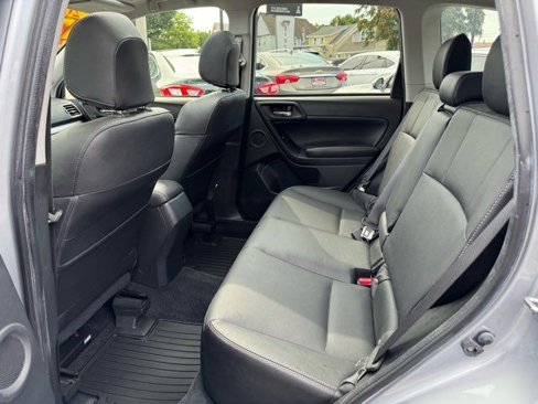 Used 2016 Subaru Forester 2.5i Touring w/ Eyesight & Navigation System image 18