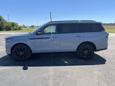 New 2025 Lincoln Navigator Reserve w/ Jet Appearance Package image 4