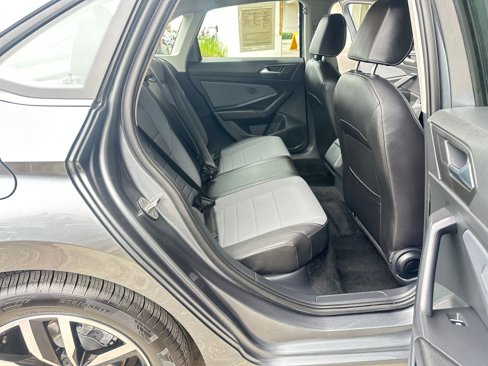 Used 2025 Volkswagen Jetta SE image 25