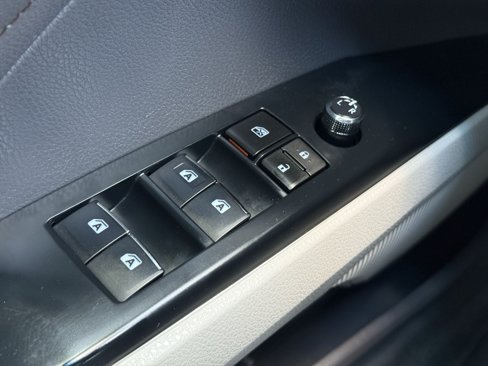 Used 2018 Toyota Camry XLE image 18
