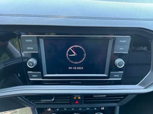 Used 2024 Volkswagen Jetta SE image 18