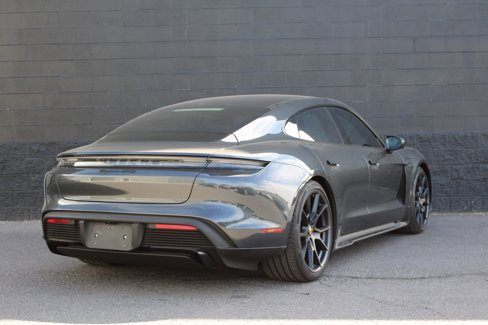 Used 2022 Porsche Taycan GTS image 9