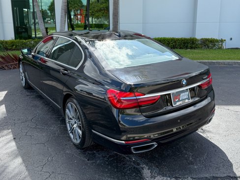 Used 2019 BMW 750i w/ Executive Package image 16