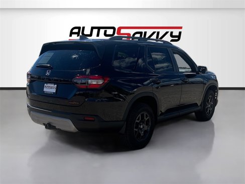 Used 2025 Honda Pilot TrailSport image 7