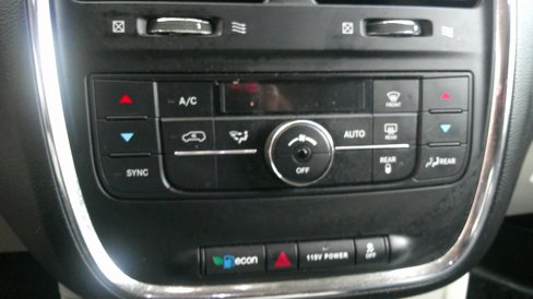 Used 2015 Chrysler Town & Country Touring image 18