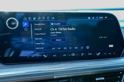 Used 2025 Chevrolet Suburban Z71 image 45
