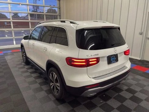 Used 2024 Mercedes-Benz GLB 250 4MATIC image 5