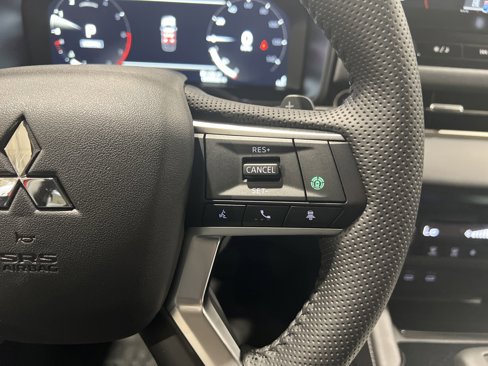 New 2025 Mitsubishi Outlander SE image 18
