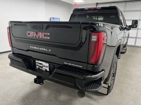 Used 2024 GMC Sierra 3500 Denali w/ Technology Package image 12