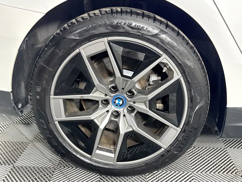 Used 2025 BMW i5 eDrive40i image 32