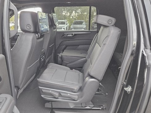 New 2026 Chevrolet Suburban RST image 12