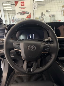 Used 2025 Toyota Crown Signia image 16