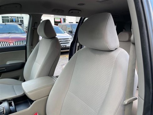 Used 2016 Kia Sedona LX w/ LX Convenience Package image 57