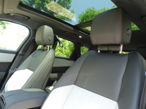 New 2026 Land Rover Range Rover Velar Dynamic SE image 17