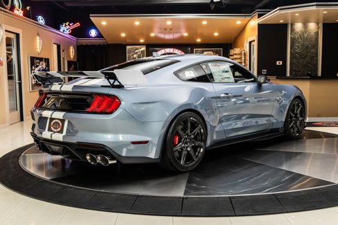 Used 2022 Ford Mustang Shelby GT500 w/ Carbon Fiber Track Pack image 12