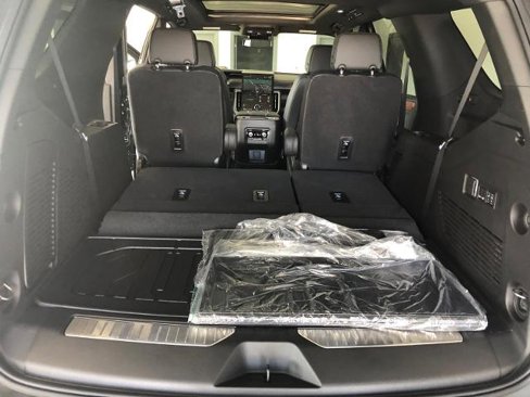 New 2025 GMC Yukon Denali w/ Sun & Power Step Package image 13