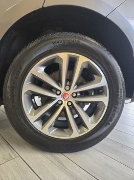 Used 2020 Jaguar F-PACE Premium image 19