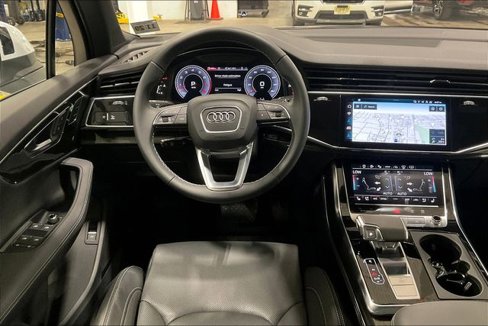 Certified 2025 Audi Q7 3.0T Prestige w/ Prestige Package image 5