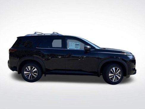 New 2025 Nissan Pathfinder SL image 2