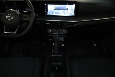 Used 2025 Nissan Kicks SV image 17