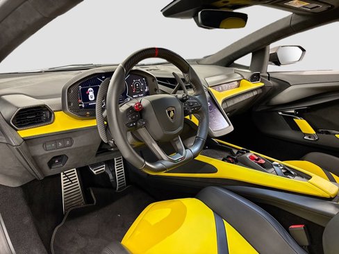 Used 2024 Lamborghini Revuelto image 9