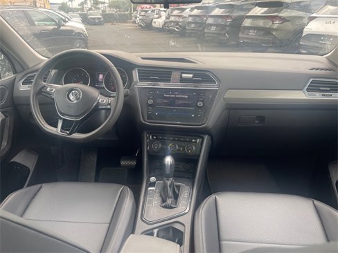 Used 2021 Volkswagen Tiguan SE w/ Panoramic Sunroof Package image 15