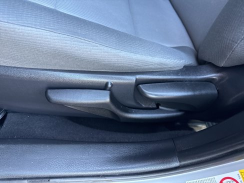 Used 2017 Toyota Corolla L image 32
