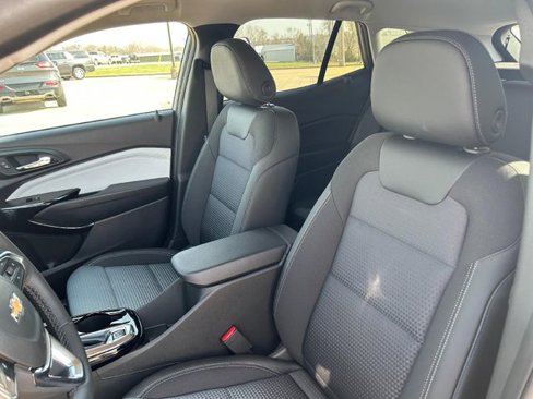 New 2025 Chevrolet Trax LT w/ Driver Confidence Package image 9