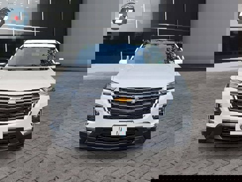 Used 2023 Chevrolet Traverse LT image 8