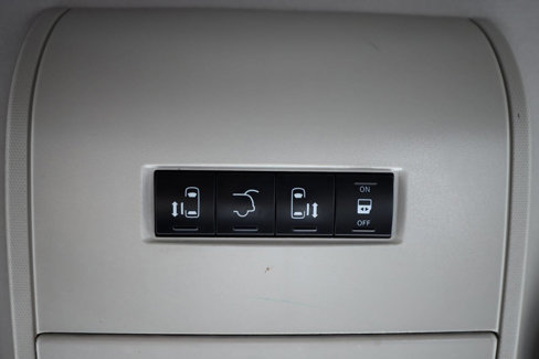 Used 2015 Chrysler Town & Country Touring image 18