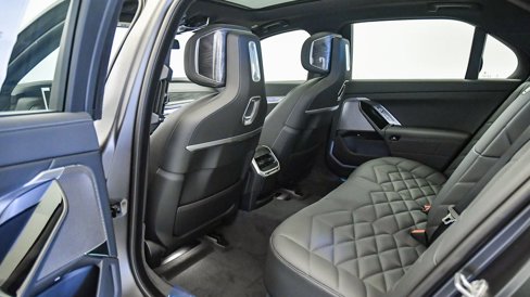 New 2026 BMW 740i w/ Premium Package image 24