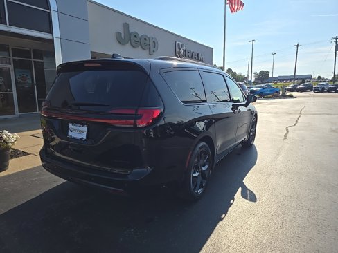 New 2026 Chrysler Pacifica Limited w/ S Appearance Package image 8