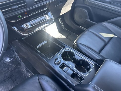 Used 2023 Lincoln Corsair AWD image 36