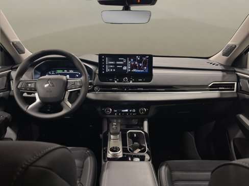 New 2025 Mitsubishi Outlander SE image 11
