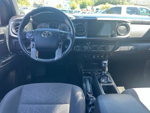 Used 2018 Toyota Tacoma TRD Sport w/ Technology Package image 6