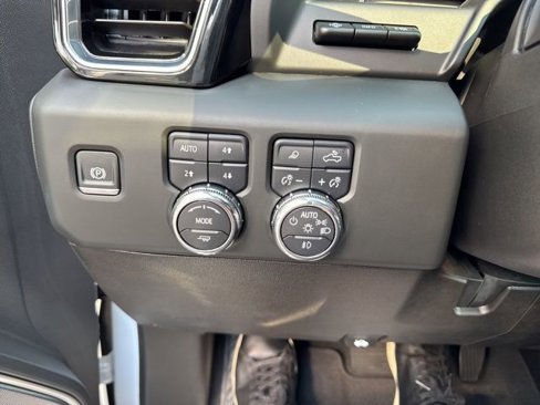 Used 2024 GMC Sierra 3500 Denali w/ Denali Reserve Package image 22