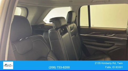 Used 2023 Jeep Grand Cherokee Limited w/ Black Appearance Package image 46