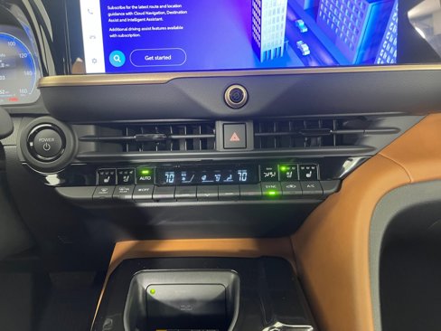 Certified 2025 Toyota Crown Signia image 19