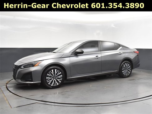 Used 2024 Nissan Altima 2.5 SV image 3