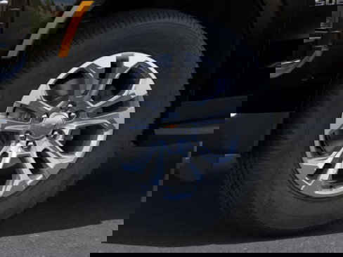 New 2025 Chevrolet Suburban LS image 9