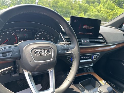 Used 2023 Audi Q5 2.0T Premium w/ Convenience Package image 2