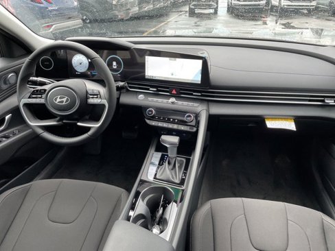 New 2025 Hyundai Elantra SEL image 7