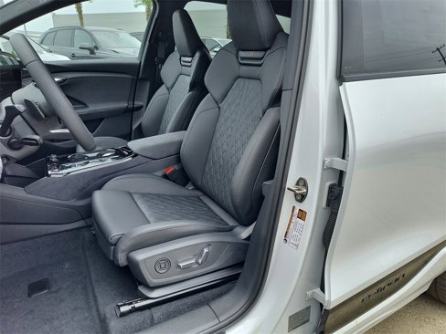 New 2025 Audi SQ6 e-tron Premium Plus image 7
