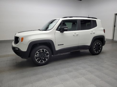 Used 2023 Jeep Renegade Latitude w/ Sun/Sound Group image 2