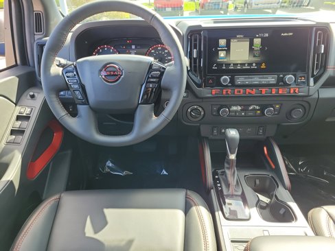 Used 2025 Nissan Frontier PRO-4X image 10