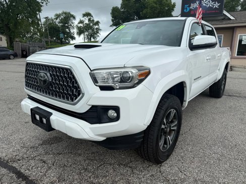 Used 2019 Toyota Tacoma TRD Sport image 2