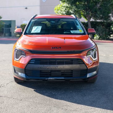 Used 2023 Kia Niro EX image 2