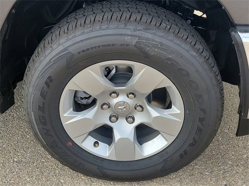 New 2026 RAM 1500 4x4 Crew Cab image 7