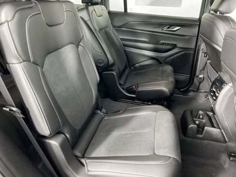 New 2025 Jeep Grand Cherokee L Laredo image 28